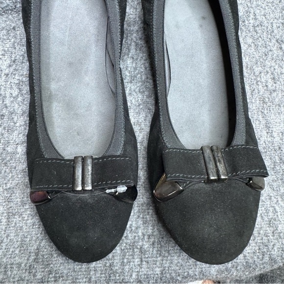 Stuart Weitzman Black Suede Wedges Bow Accent Sz 10 - Picture 4 of 11